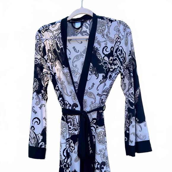 Línea Donatella stretchy satin paisley robe size medium - Picture 1 of 5